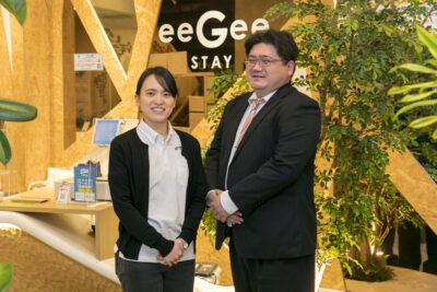 「後発組だからこそオリジナリティで勝負！」楽園グループ初の宿泊施設「eeGee STAY大宮」